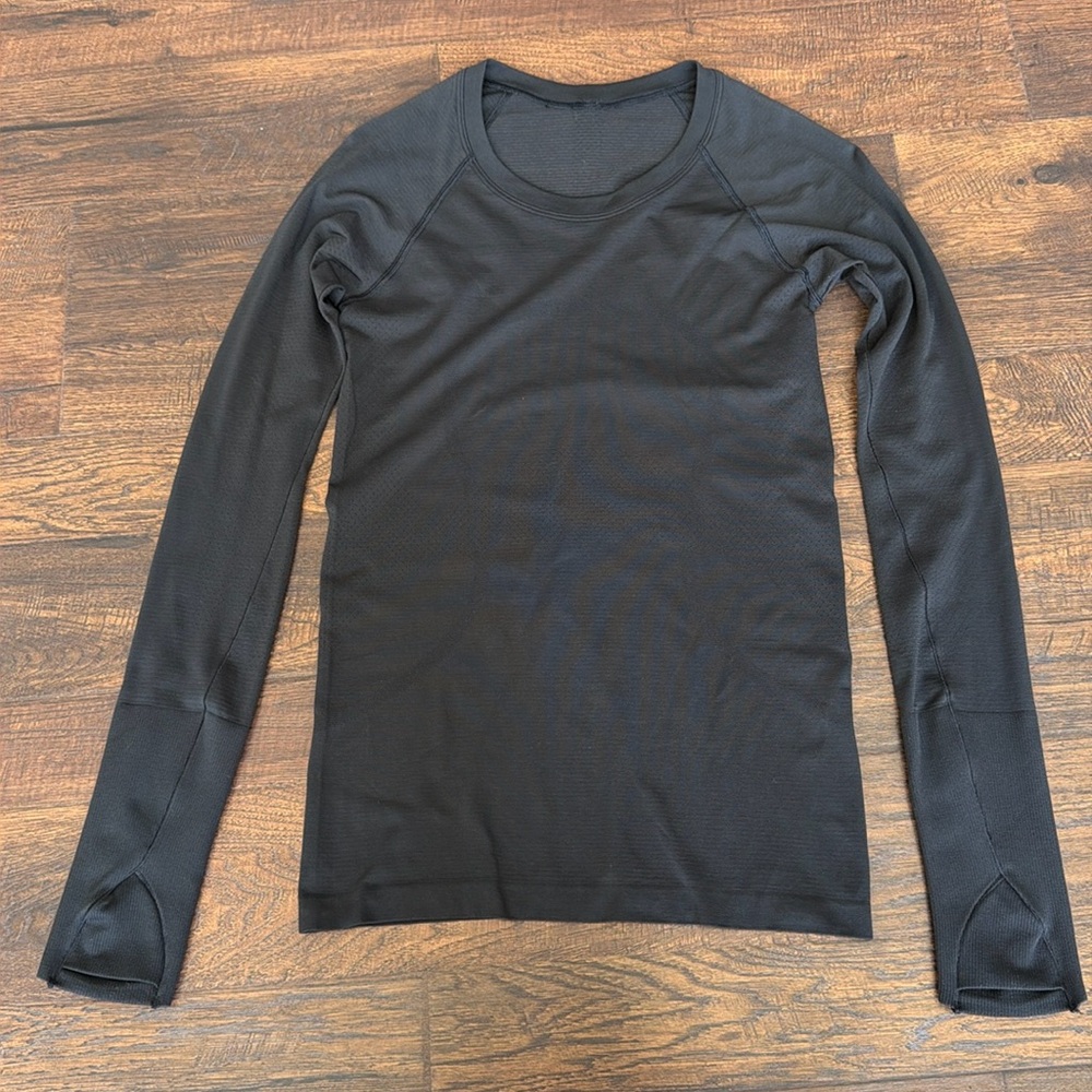 Lululemon Swiftly Tech Long Sleeve Size 4 hip length